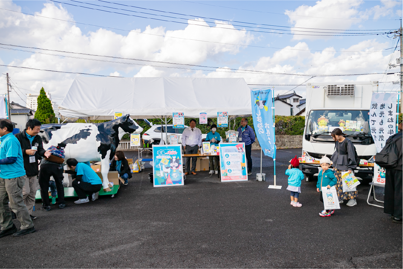 島根県産牛乳体験ブースの様子